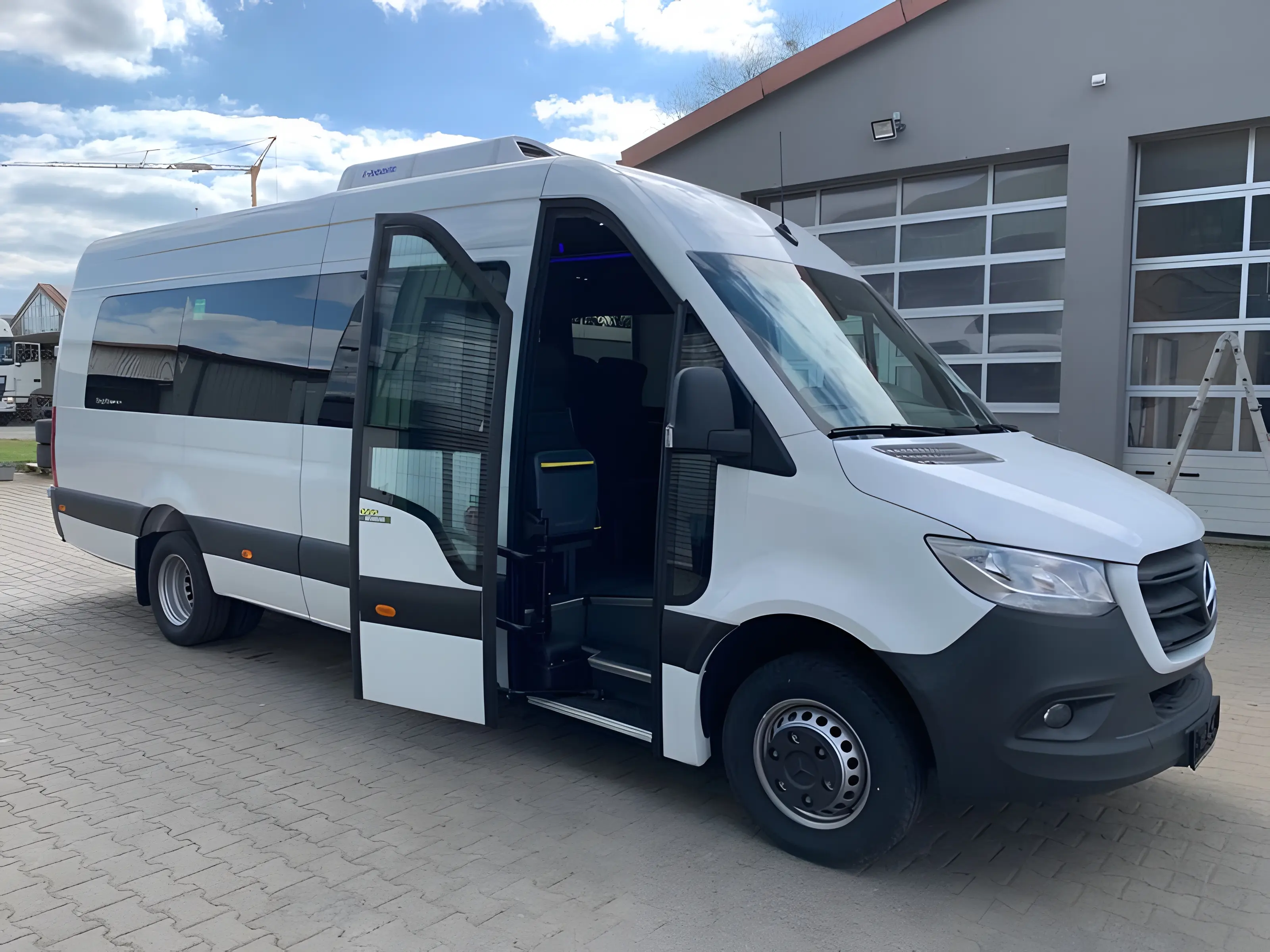 Автобус Mercedes Sprinter на 20 пассажирских мест