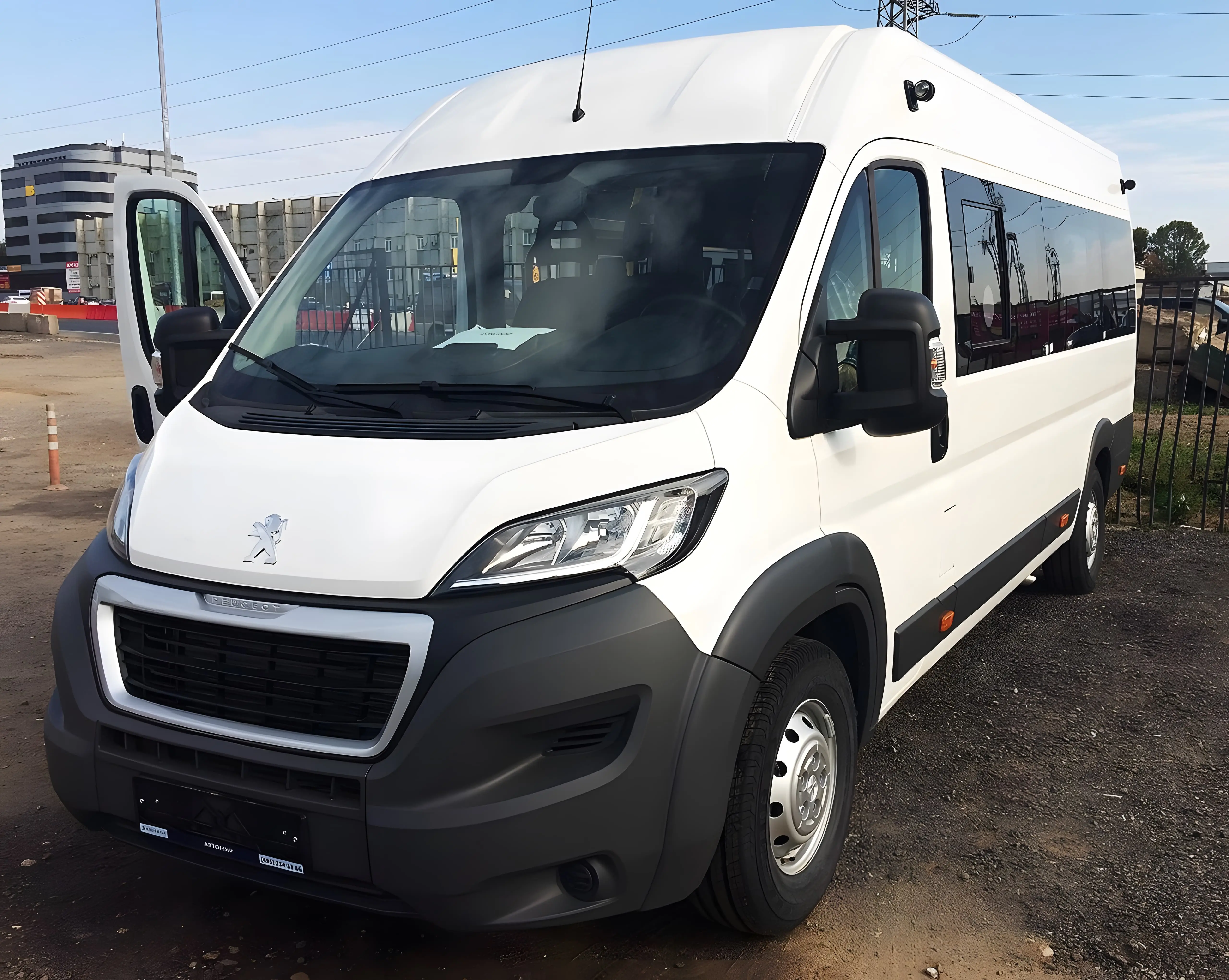 Автобус Peugeot Boxer