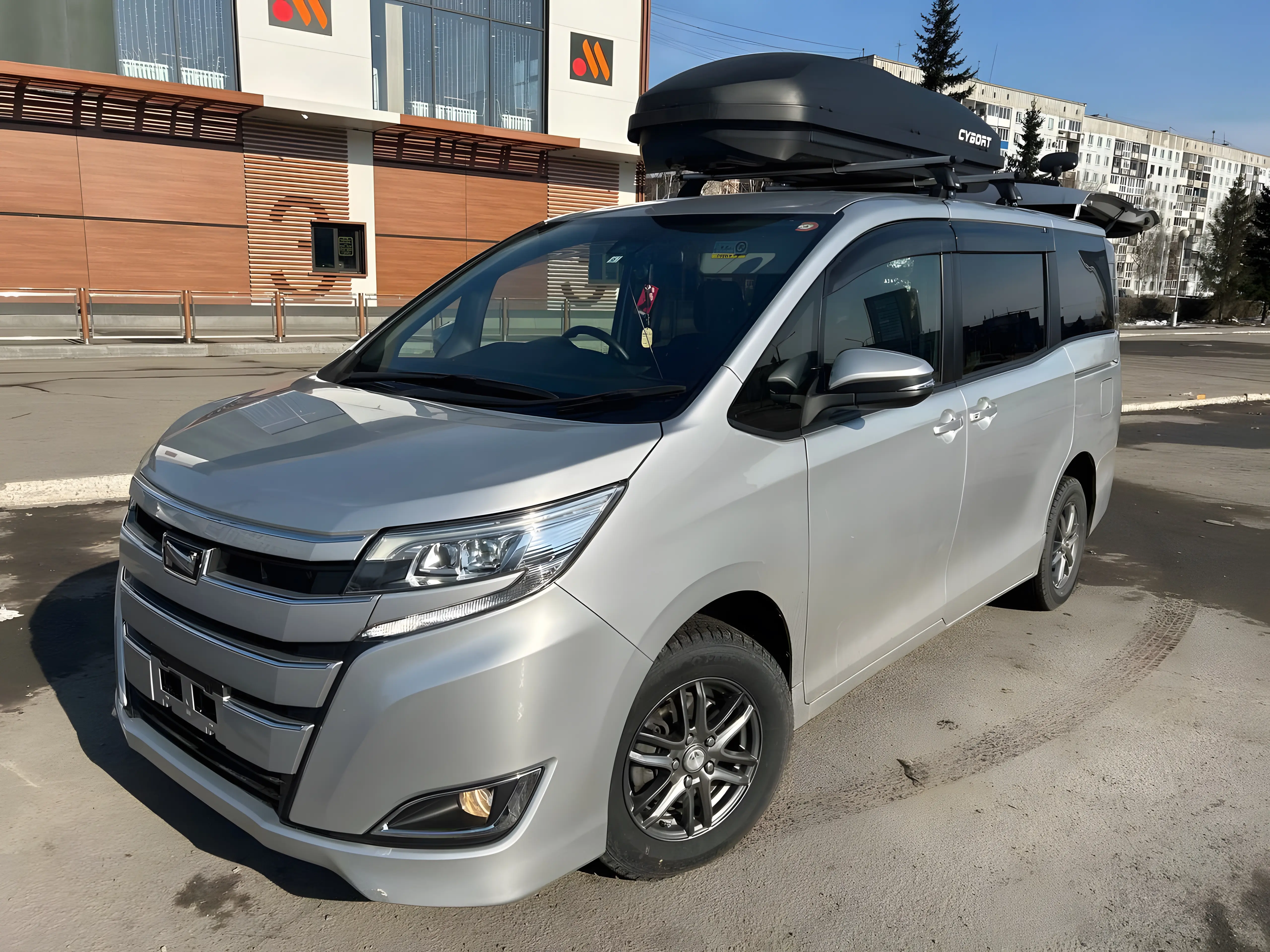 Микроавтобус Toyota Noah на 7 пассажиров