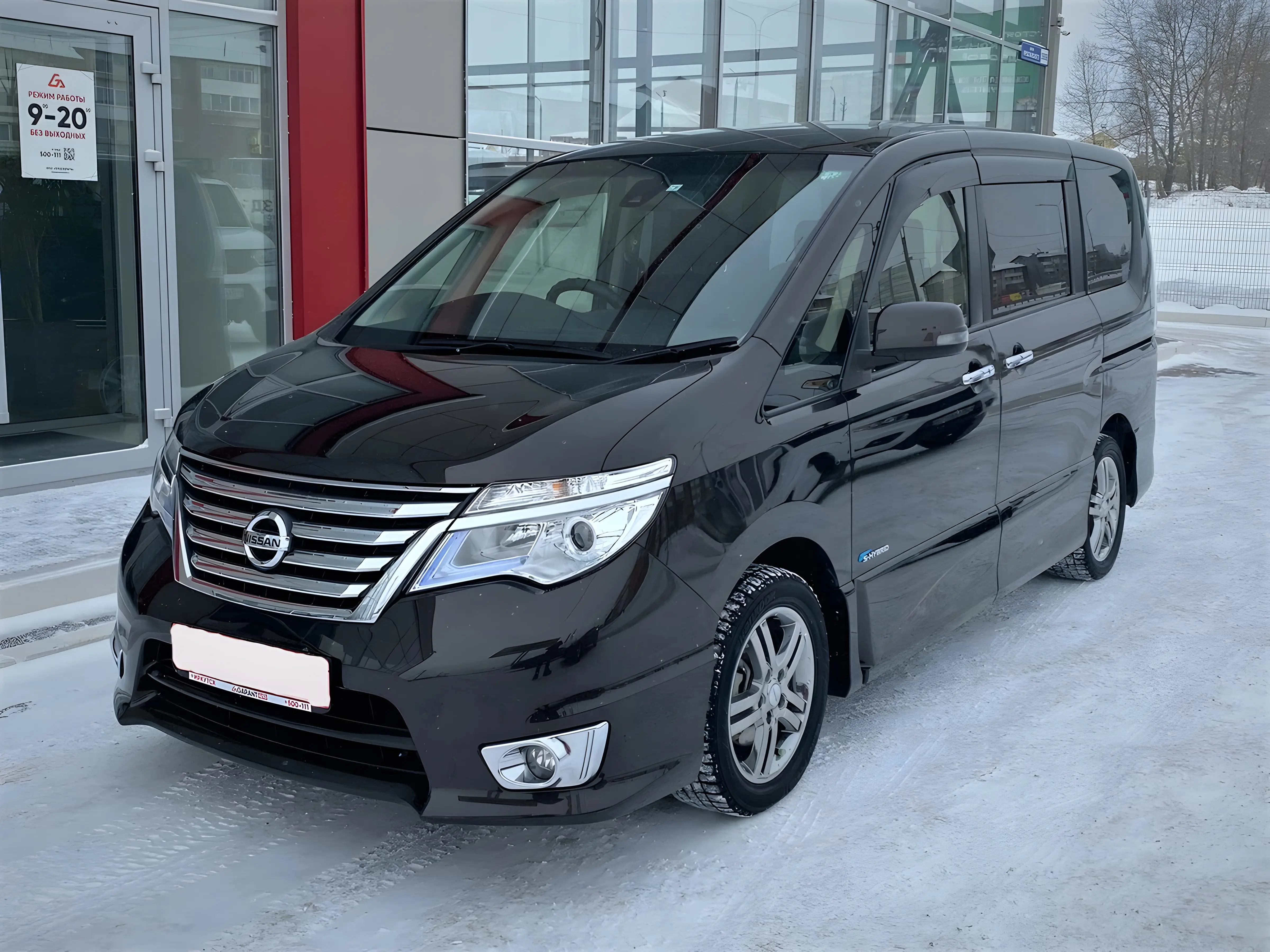 Минивэн Nissan Serena