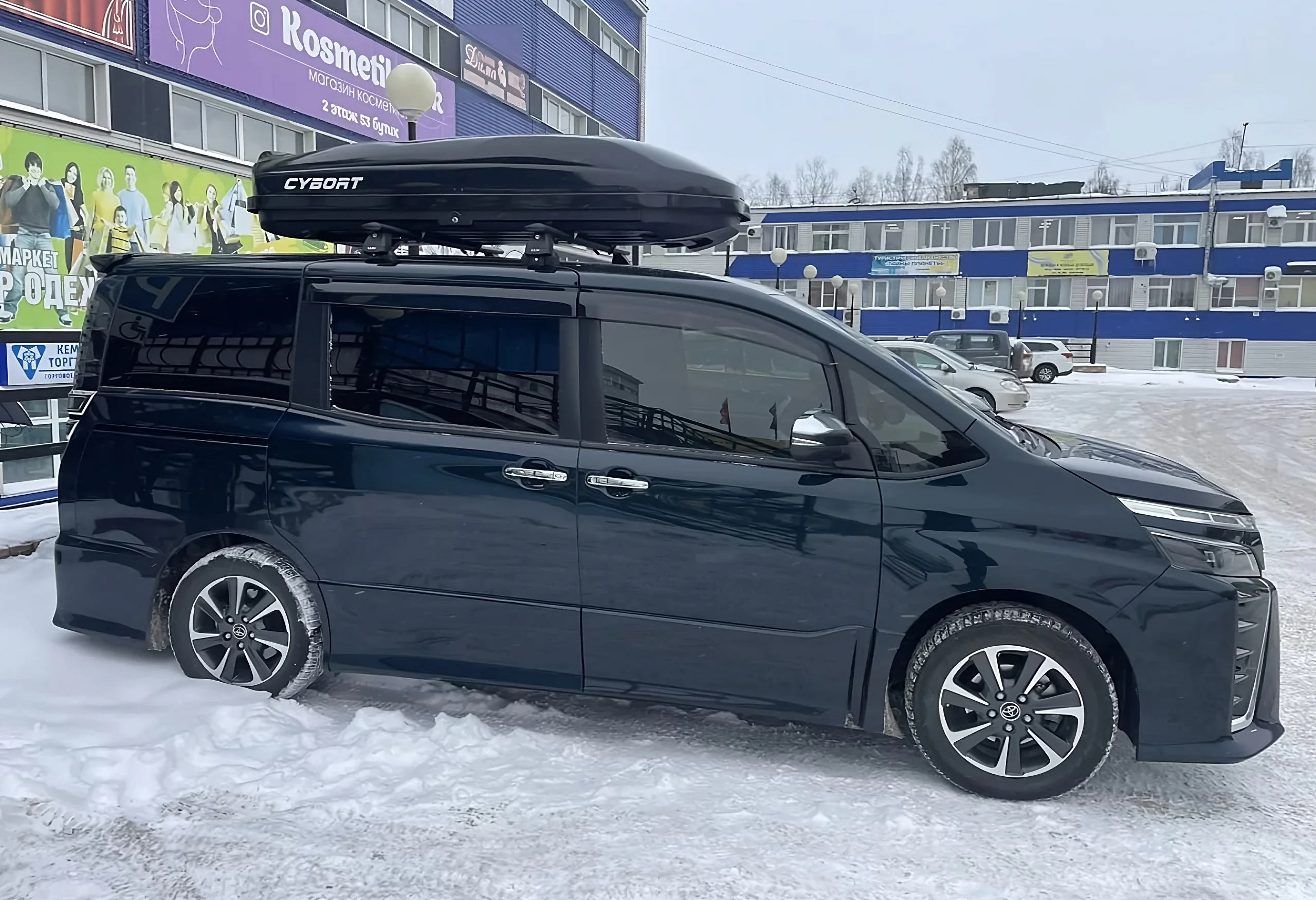 Минивэн Toyota Noah