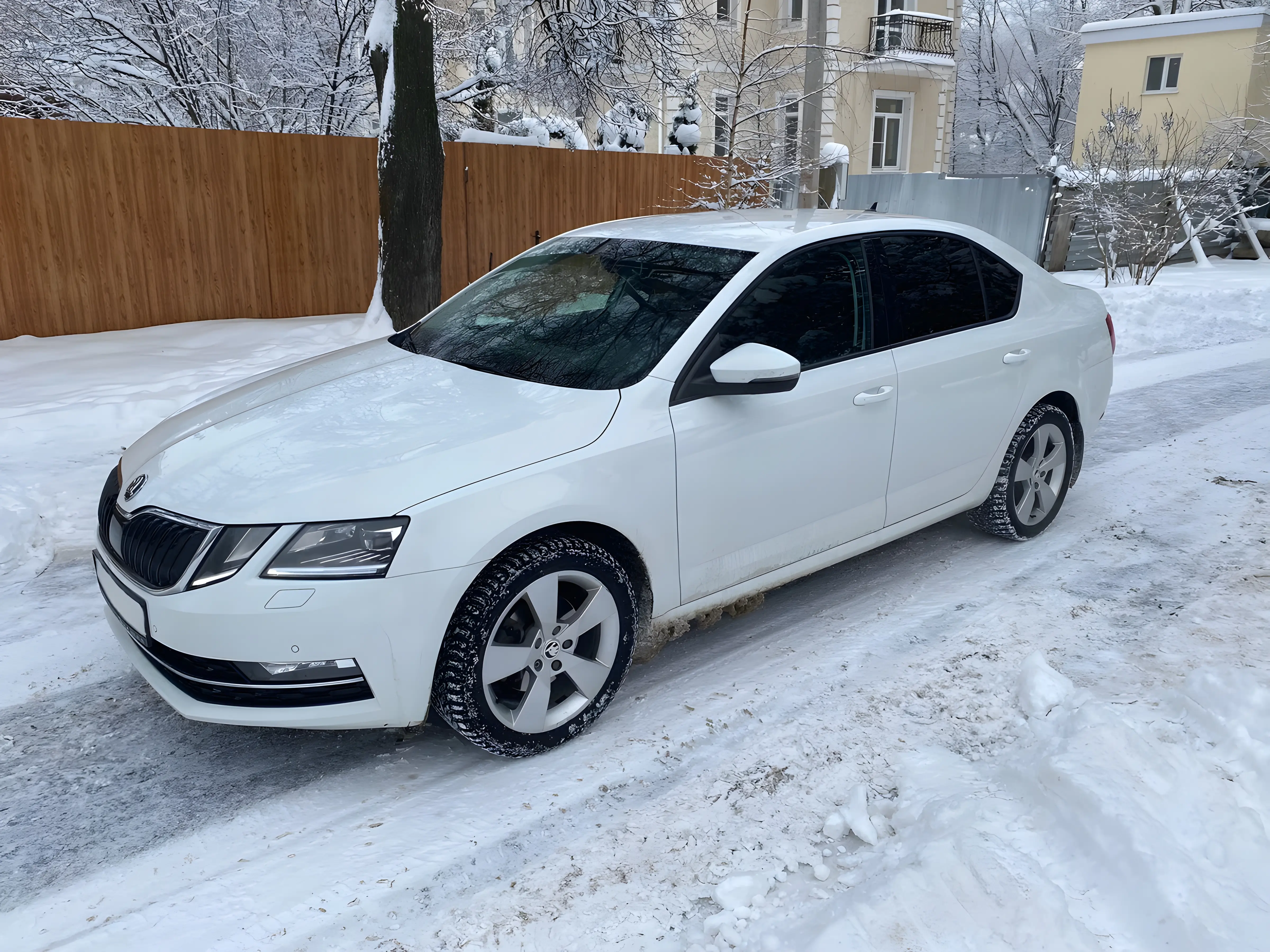 Skoda Octavia - компакт кар