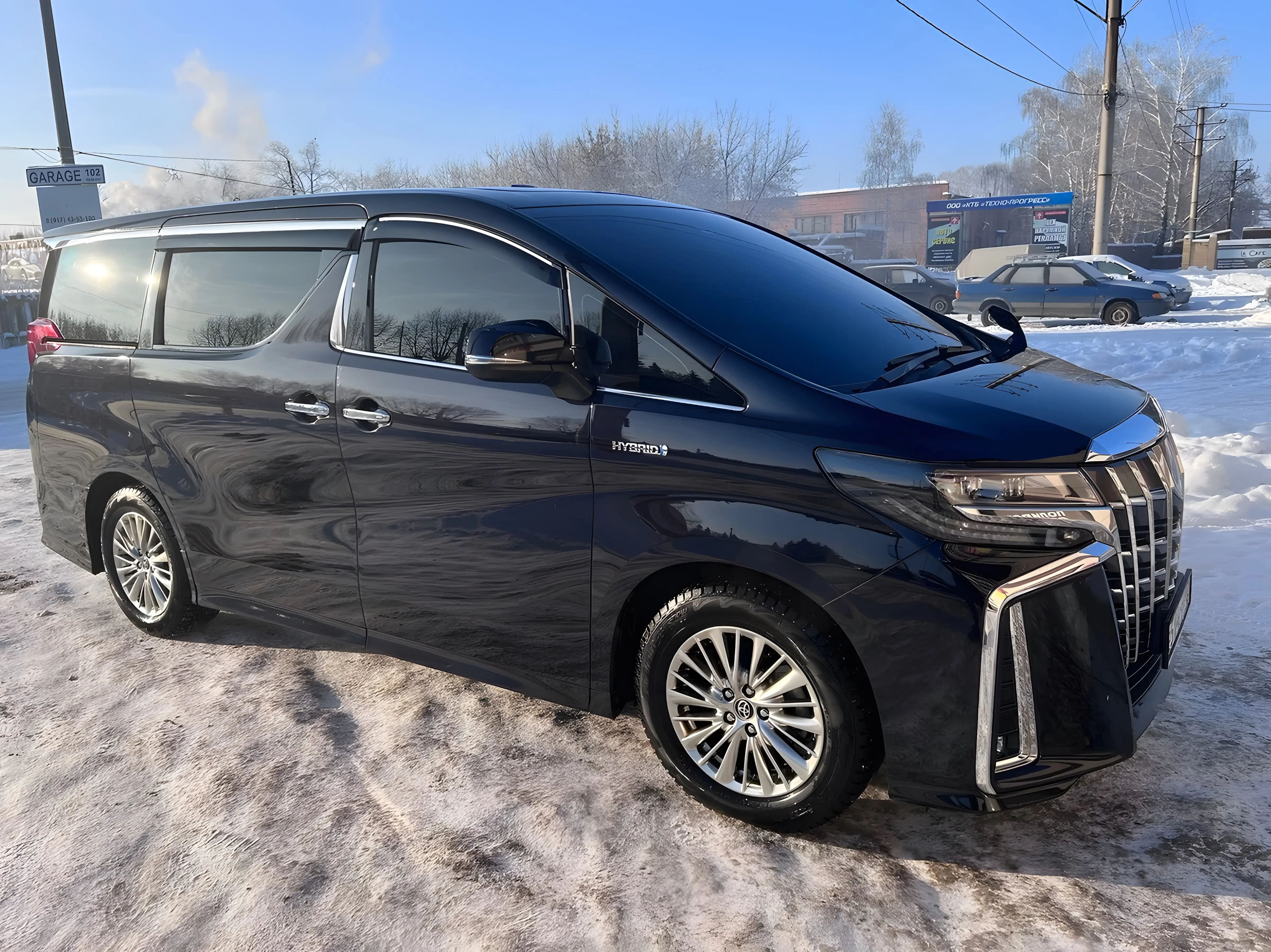 Минивэн Toyota Alphard