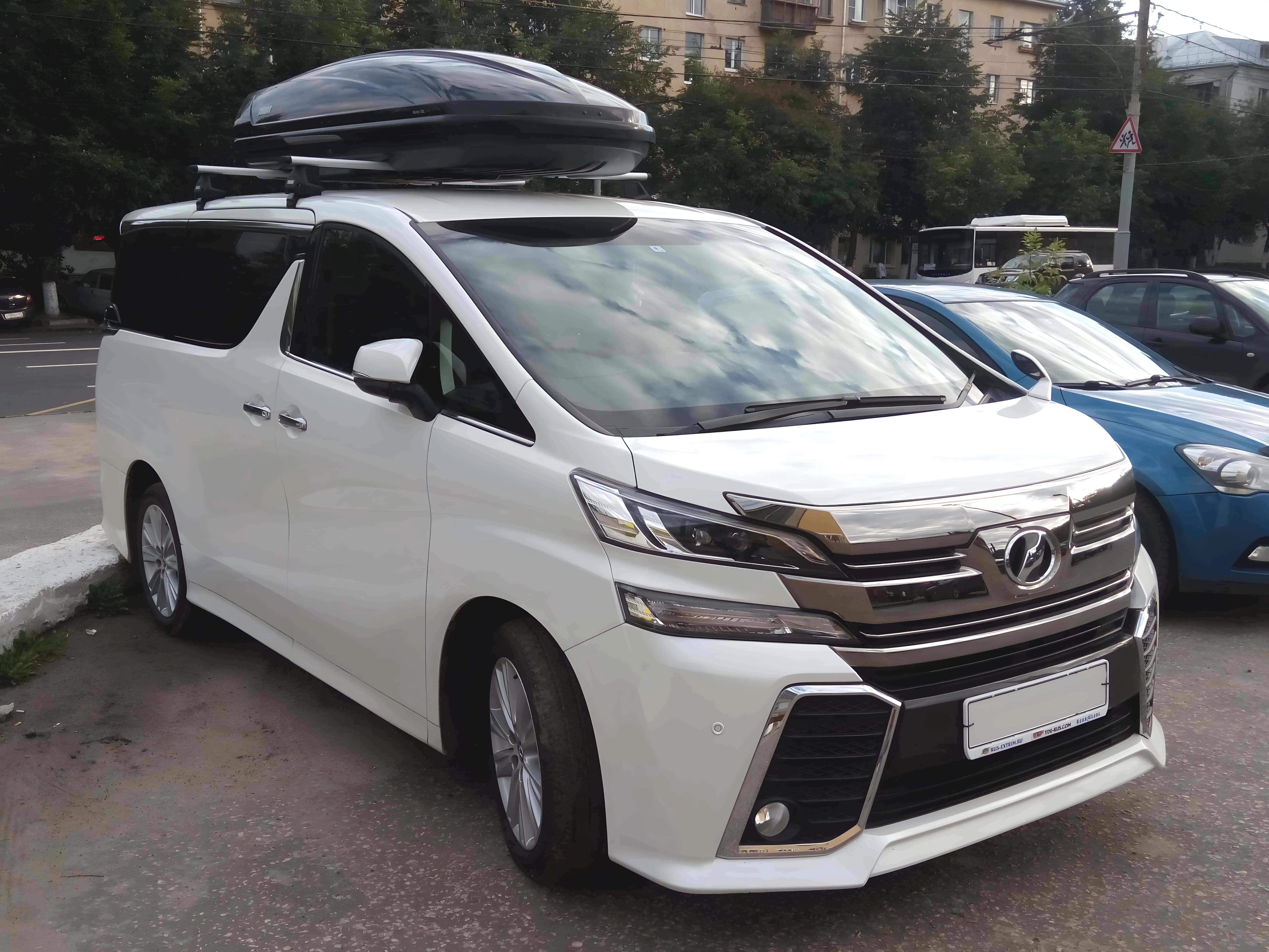 Минивэн Toyota Vellfire