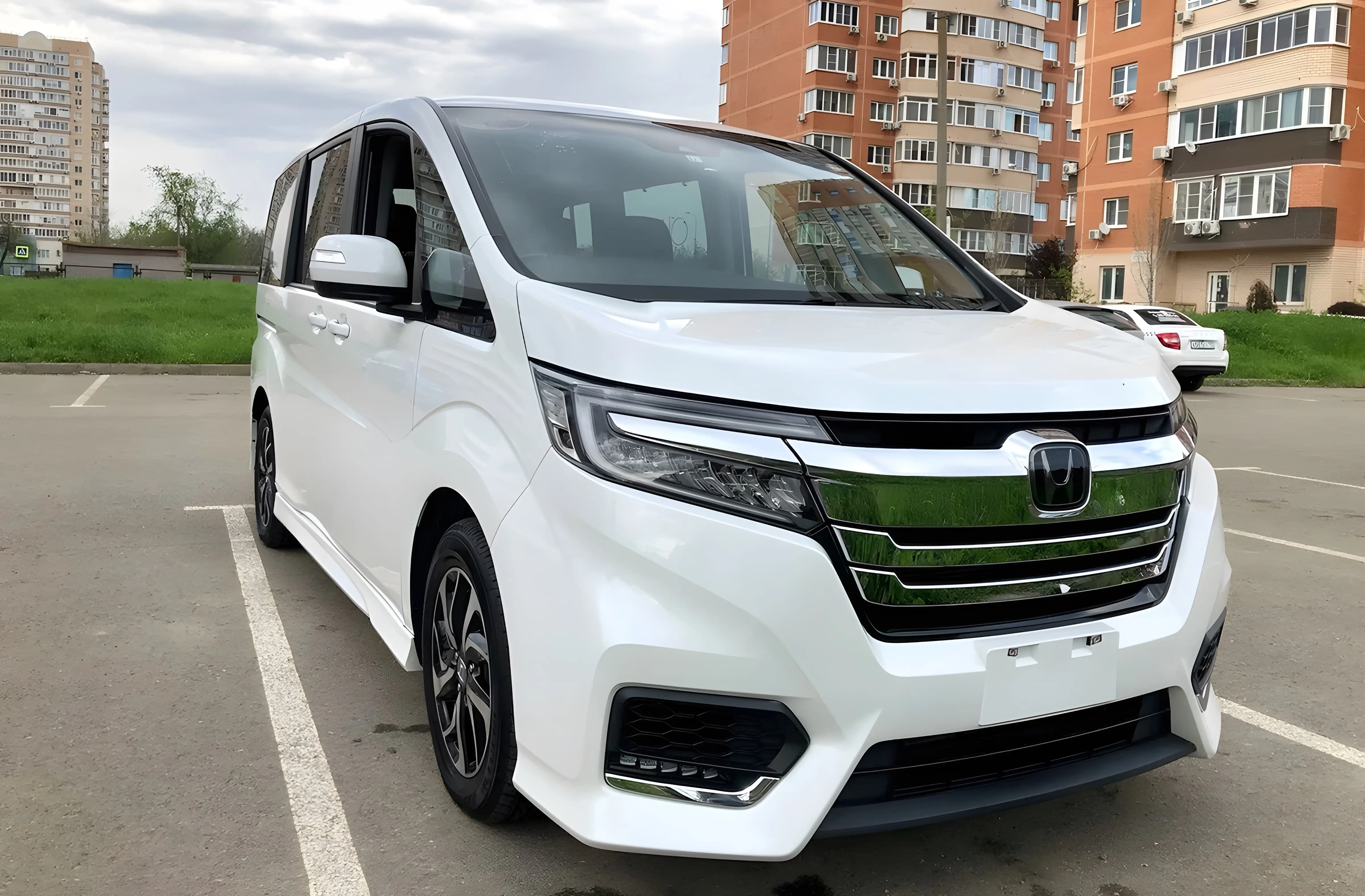 Микроавтобус Хонда Стэпвэгон